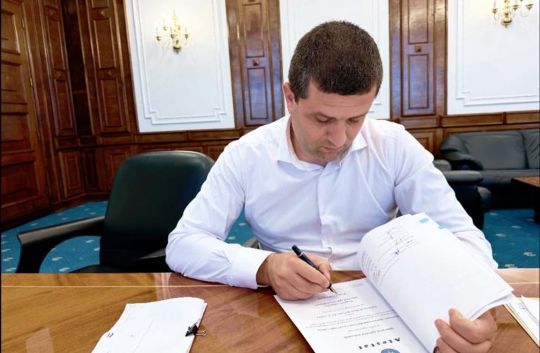 Al doilea pilot român din echipajul care a doborât drona din spațiul aerian al Estoniei, decorat de ministrul Apărării