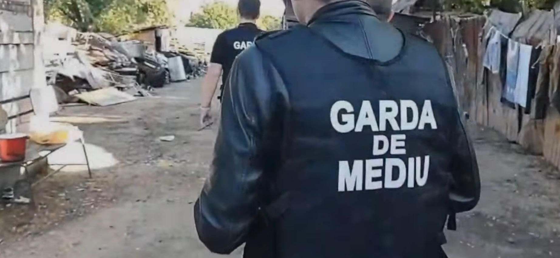 Amenzi de aproape un milion de lei date de Garda de Mediu, după controale în Slobozia. S-au găsit nereguli privind gestionarea deșeurilor periculoase și evacuarea apelor uzate