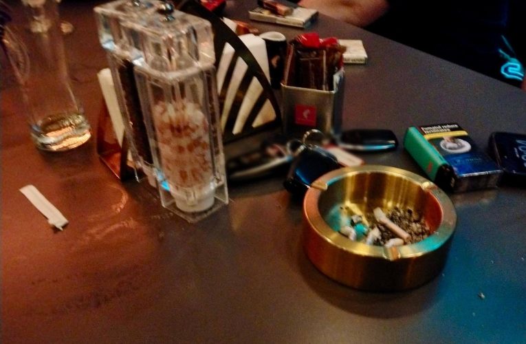 Amenzi pe Bulevardul Decebal din Capitală. În zeci de restaurante furmatul era „practică uzuală”