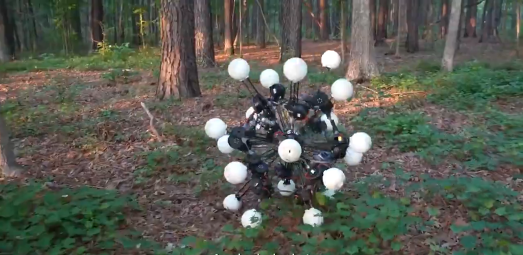 Americanii au construit un robot cu 20 de picioare și ochi care se mișcă și vede instantaneu în orice direcție