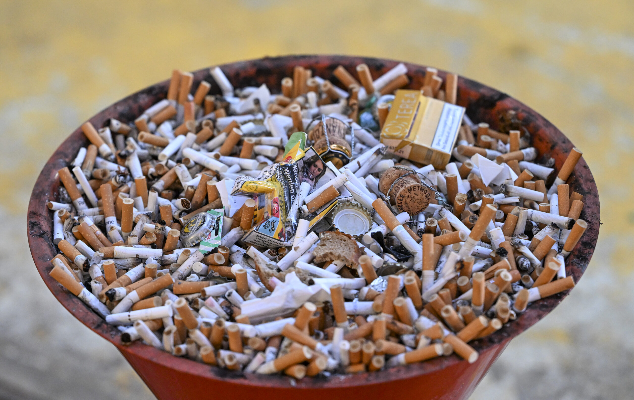 Aproape jumătate dintre cazurile de cancer care pot fi prevenite, legate de două obiceiuri de viață