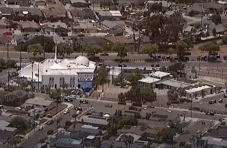 Atac armat la o moschee din San Diego, în SUA: trei morți, suspecții găsiți decedați