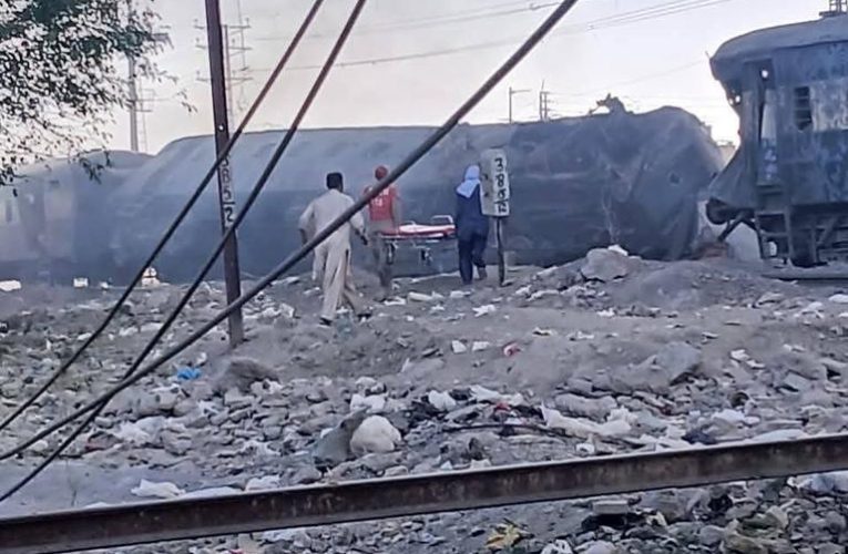 Atac cu bombă lângă o cale ferată în sud-vestul Pakistanului: peste 20 de morți în urma exploziei