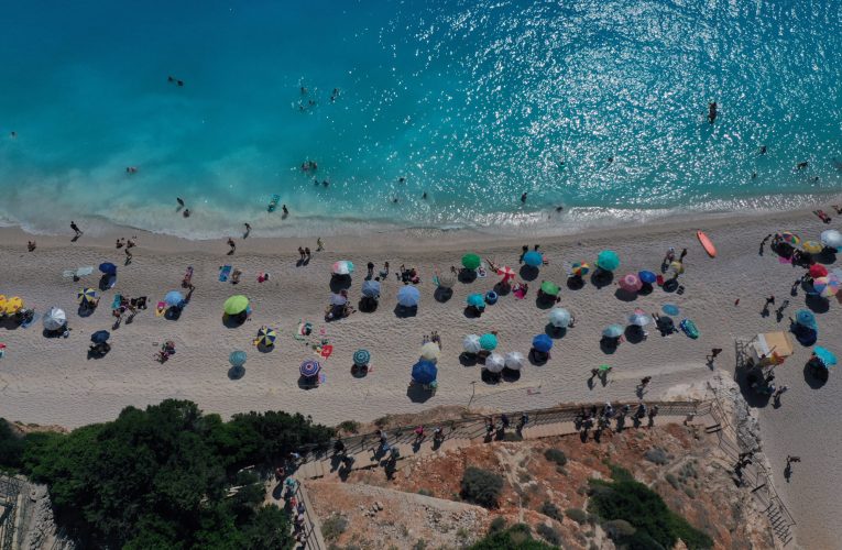 Bătălia pe șezlongurile din Grecia, o problemă ce îi îngrijorează pe hotelieri