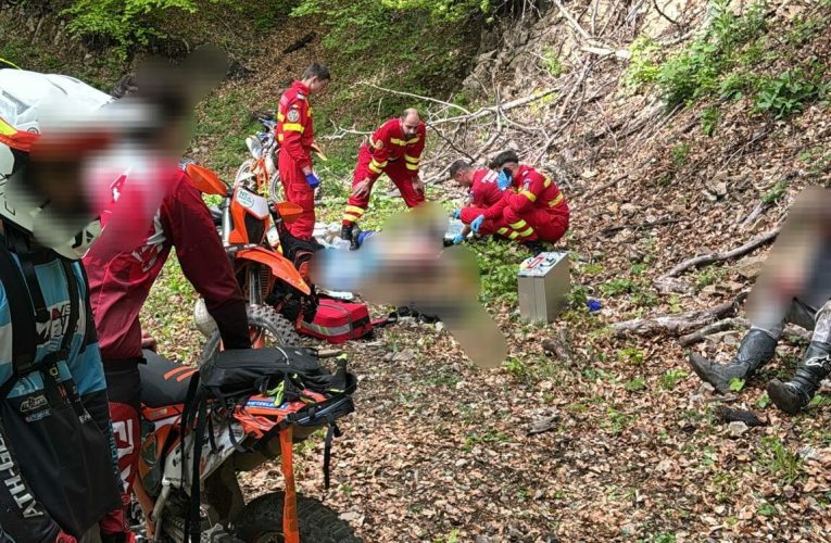 Bistrița-Năsăud: Tânăr de 19 ani, mort după ce a căzut cu motocicleta într-o prăpastie