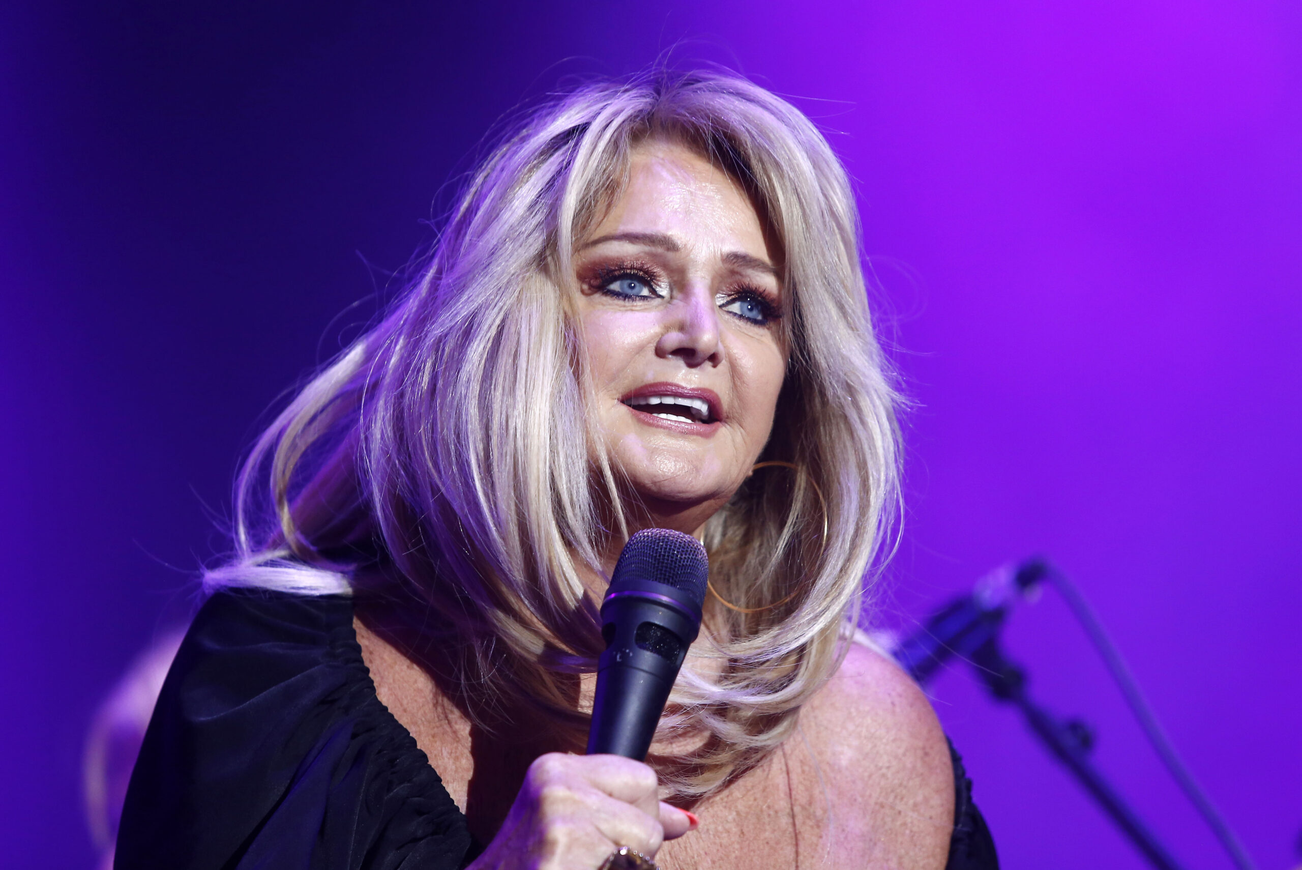 Cântăreața Bonnie Tyler a fost plasată în comă indusă, se află în stare critică. Ce s-a întâmplat