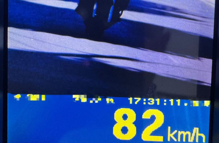 Ce pedeapsă a primit un motociclist care a încălcat mai multe reguli de circulație în timp ce era urmărit de polițiști