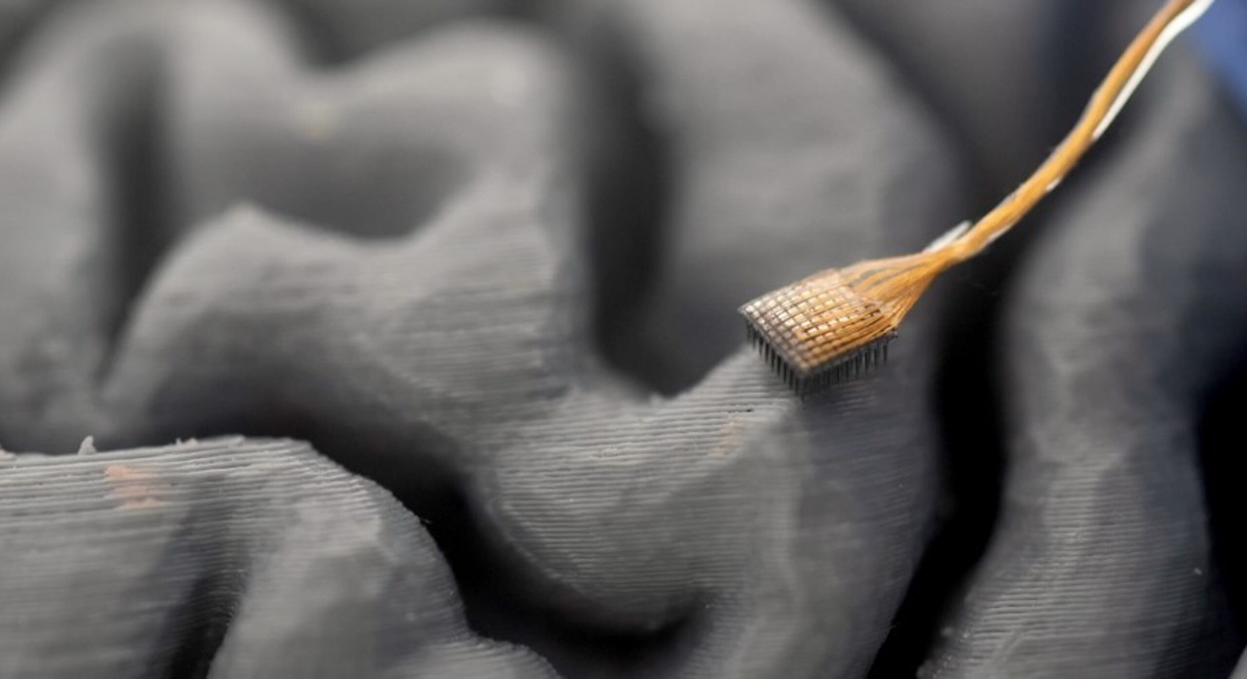 China transformă implanturile cerebrale cu inteligență artificială în produse comerciale