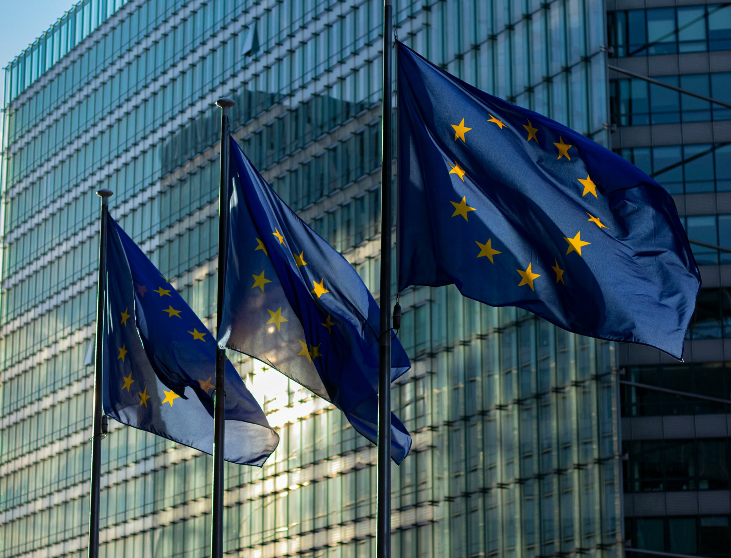 Comisia Europeană crește finanțarea pentru 2026: mai mulți bani pentru statele UE și sprijinul acordat Ucrainei