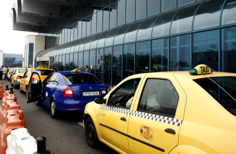 Consiliul Concurenței a sancționat COTAR, FORT și 18 companii de taxi pentru o înțelegere privind intrarea pe Aeroportul Otopeni. CNAB va permite accesul aplicațiilor de ridesharing