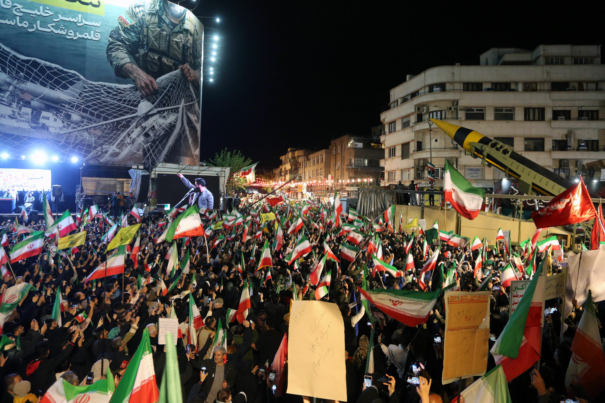 Cum se pregătește Iranul de un nou război cu SUA: arme pe străzi și mitinguri antiamericane
