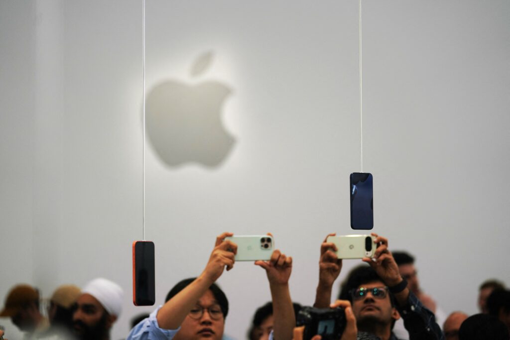 De ce Apple refuză să investească miliarde în inteligența artificială