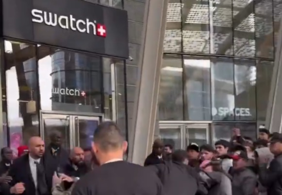 De ce s-au bătut oamenii pentru noile ceasuri Swatch x Audemars Piguet