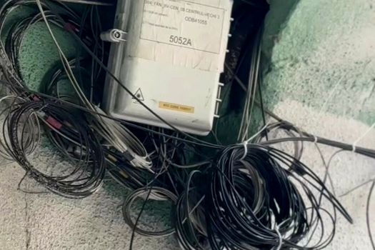 Dispar cablurile de pe fațadele clădirilor din Brașov