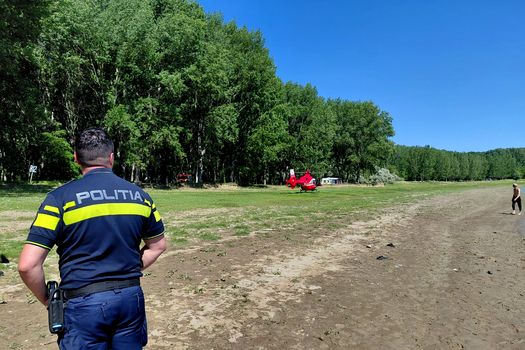 Dolj: Persoană posibil înecată în Dunăre, în zona comunei Cetate. Intervenție cu scafandri, bărci cu sonar și elicopter SMURD