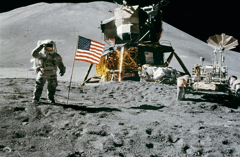 Dosare OZN declasificate de Trump. Ce au văzut astronauții Apollo pe Lună