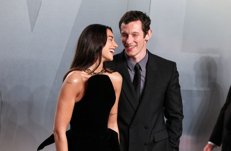 Dua Lipa și Callum Turner s-au căsătorit la Londra. Cei doi pregătesc o petrecere de trei zile în Sicilia