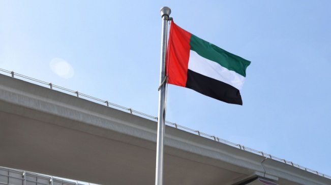 Emiratele Arabe Unite spun că sistemele de apărare aeriană intervin împotriva atacurilor cu rachete și drone venite din Iran