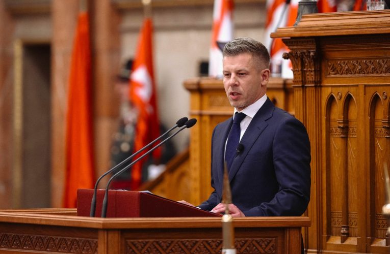 „Este timpul să pleci cu demnitate”. Noul premier al Ungariei îi cere președintelui țării să demisioneze