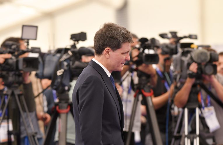 Euractiv: Nicușor Dan – „Eroul de ieri al UE este azi un zero în stil MAGA” / „Orchestrează criza politică a României”