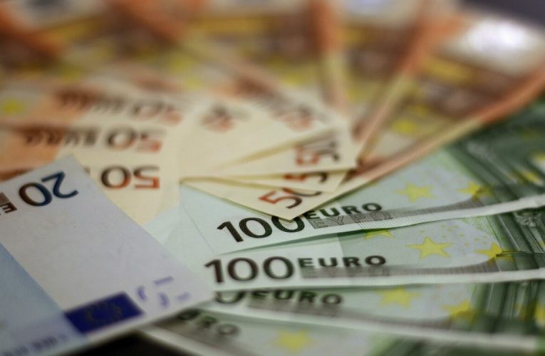 Euro atinge un nou record istoric cu o zi înainte de moțiunea de cenzură
