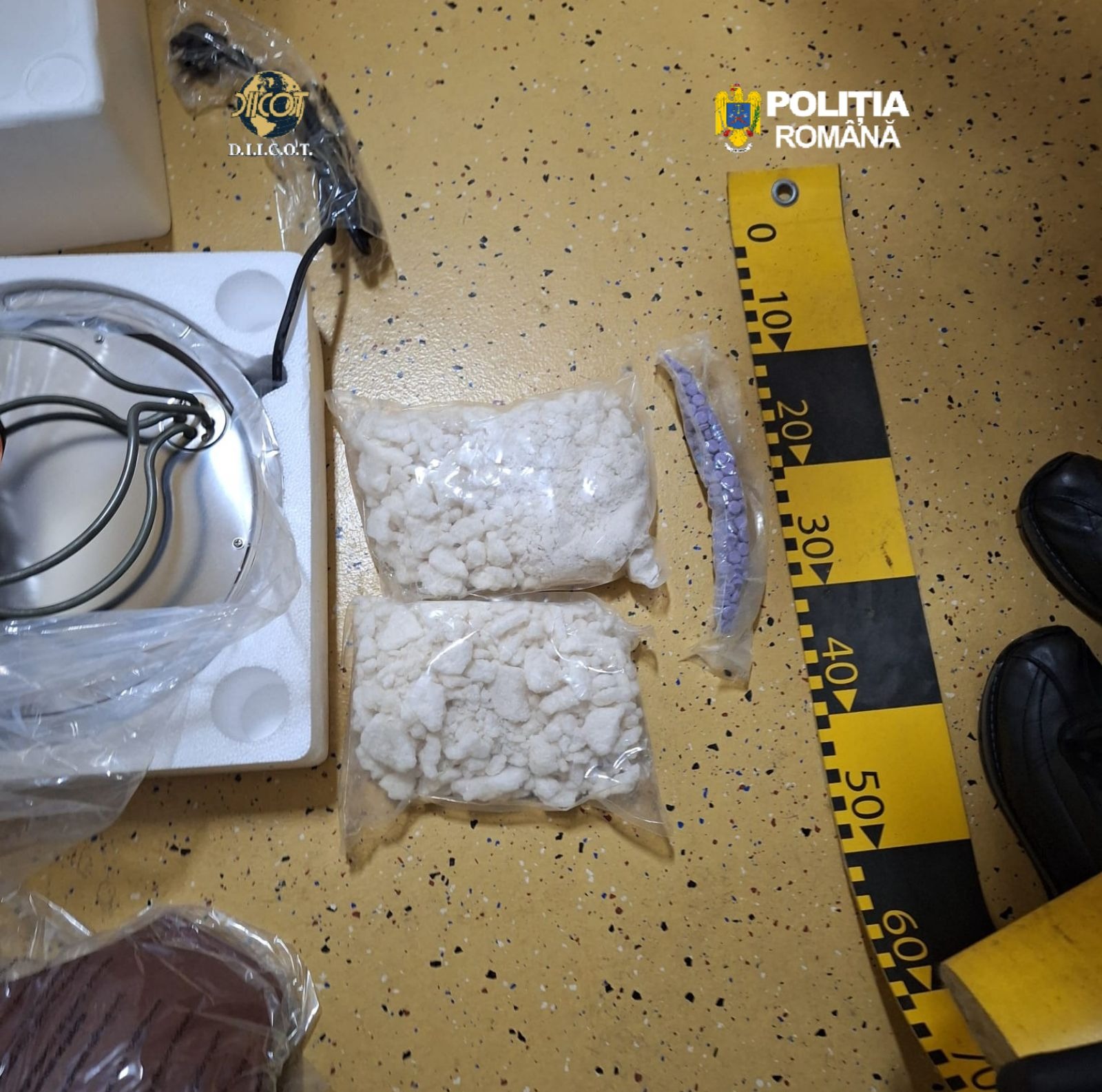 Familie din Brăila, reținută pentru trafic de droguri de mare risc. Captură de peste 9,5 kg