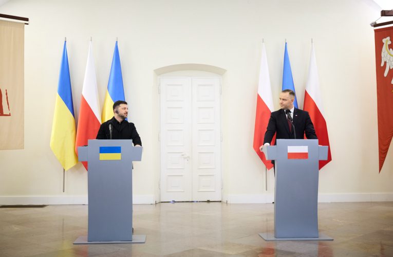 Fisuri între Varșovia și Kiev: președintele Poloniei vrea să-i retragă lui Zelenski o decorație