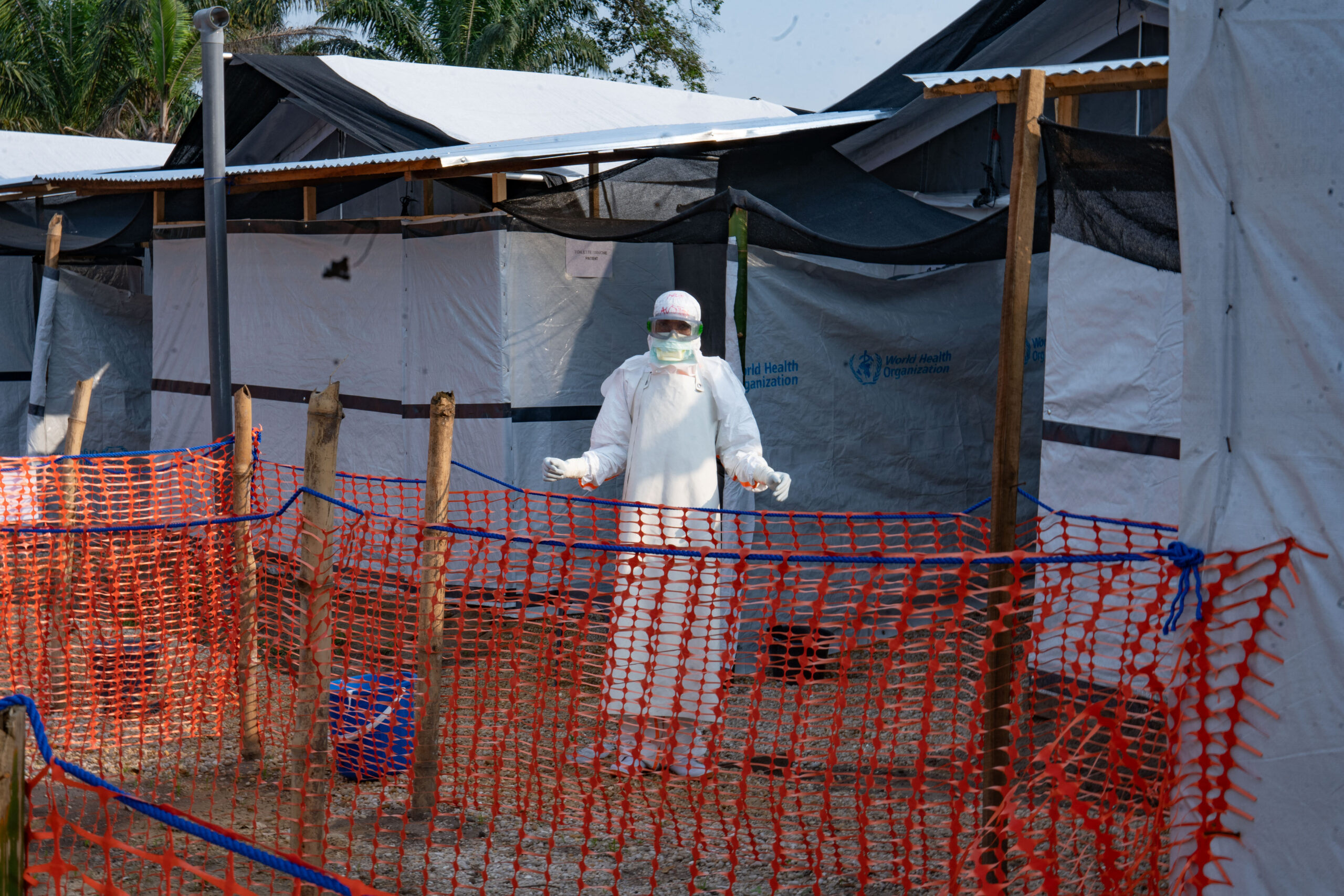 Focar în Congo cu o nouă tulpină de Ebola: 80 de oameni au murit