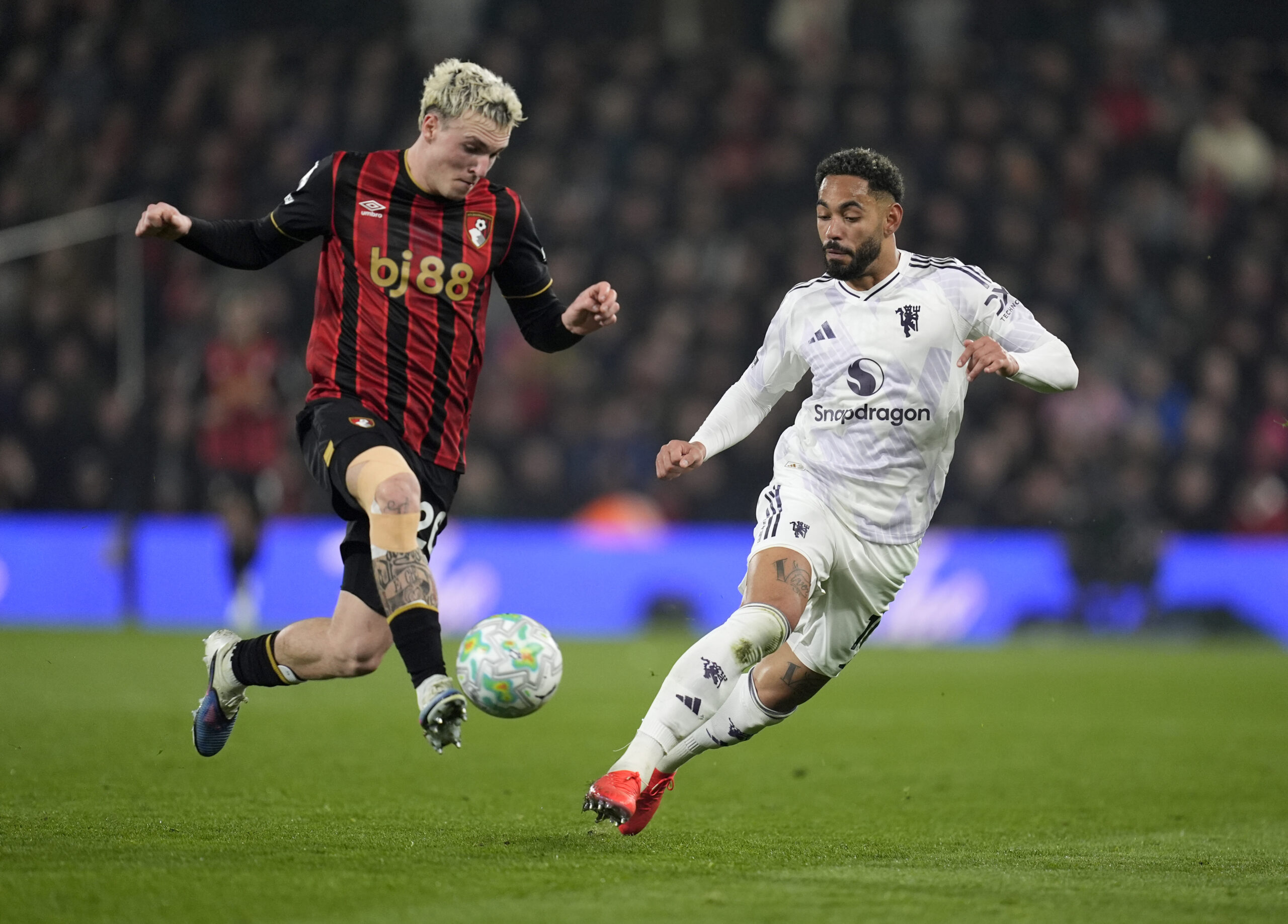Fotbalist din Premier League, suspendat într-o anchetă privind mesaje pe rețelele de socializare