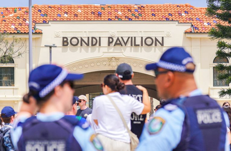 Fotograf, acuzat că a furat echipamentul unei victime după atentatul de pe plaja Bondi din Australia