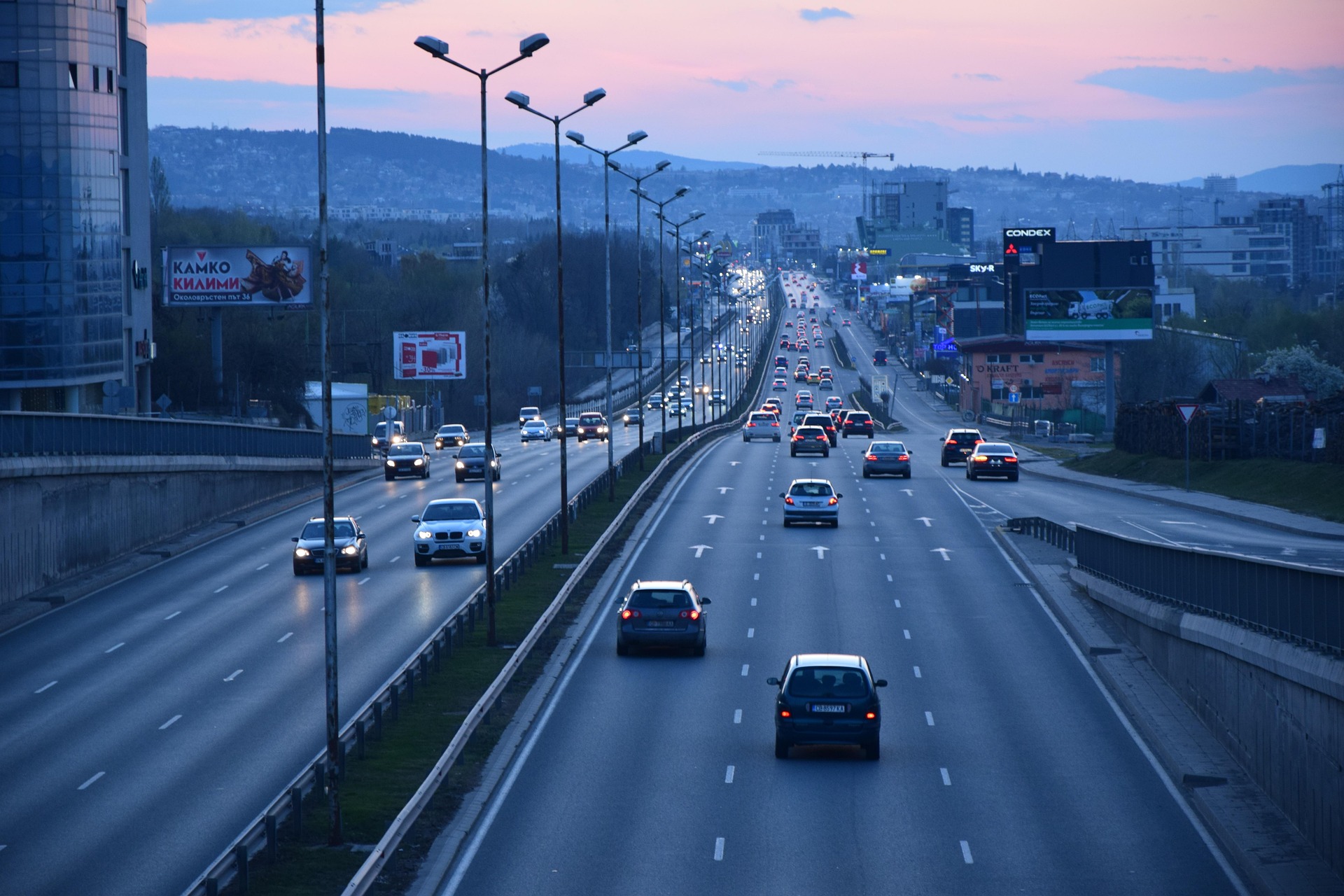 Frați de 6 și 10 ani, abandonați într-o pădure după un joc sinistru