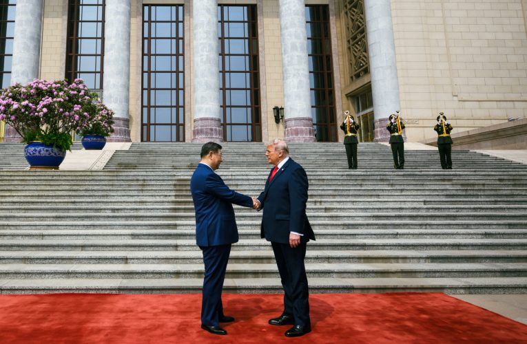 Gesturile dintre Trump și Xi au atras atenția la summitul de la Beijing. Ce au observat experții în limbaj corporal