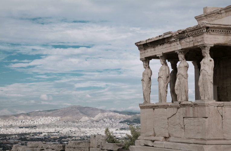 Grecia limitează plățile în numerar la 500 de euro și dublează amenzile pentru contravenienți