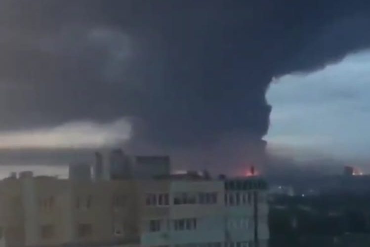 Incendiu de proporții după ce drone ucrainene ar fi lovit o rafinărie rusească din Ryazan