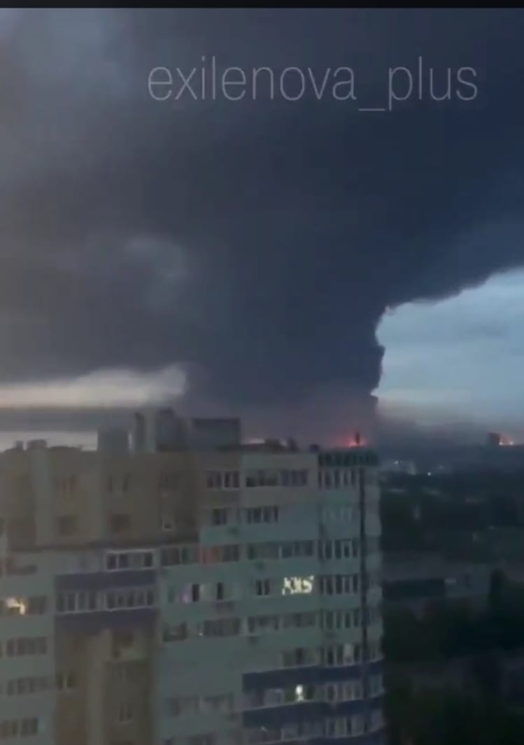 Incendiu de proporții după ce drone ucrainene ar fi lovit o rafinărie rusească din Ryazan