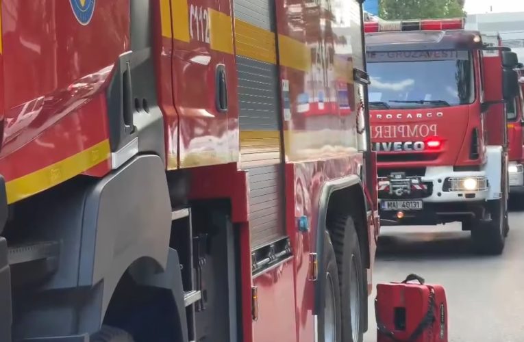 Incendiu la locomotiva unui tren de călători în Maramureș. Circulația feroviară, blocată pe Magistrala 400