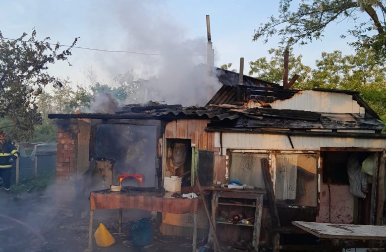 Incendiu mortal în Botoșani, după ce un bărbat a adormit în timp ce fuma