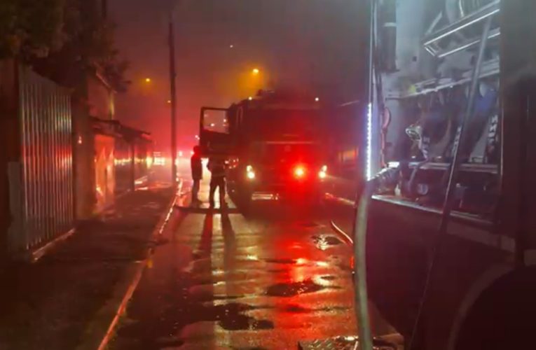 Incendiu puternic în Capitală. Autoritățile au emis mesaj Ro-Alert