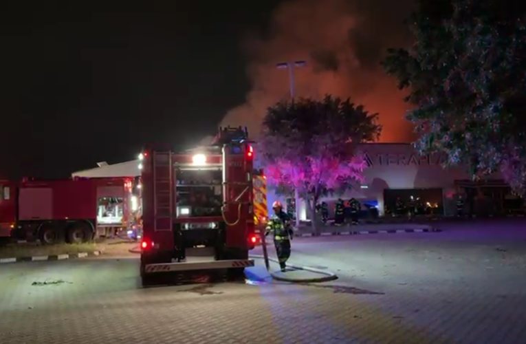 Incendiu puternic la un depozit din Chiajna. Pompierii au intervenit cu 15 autospeciale