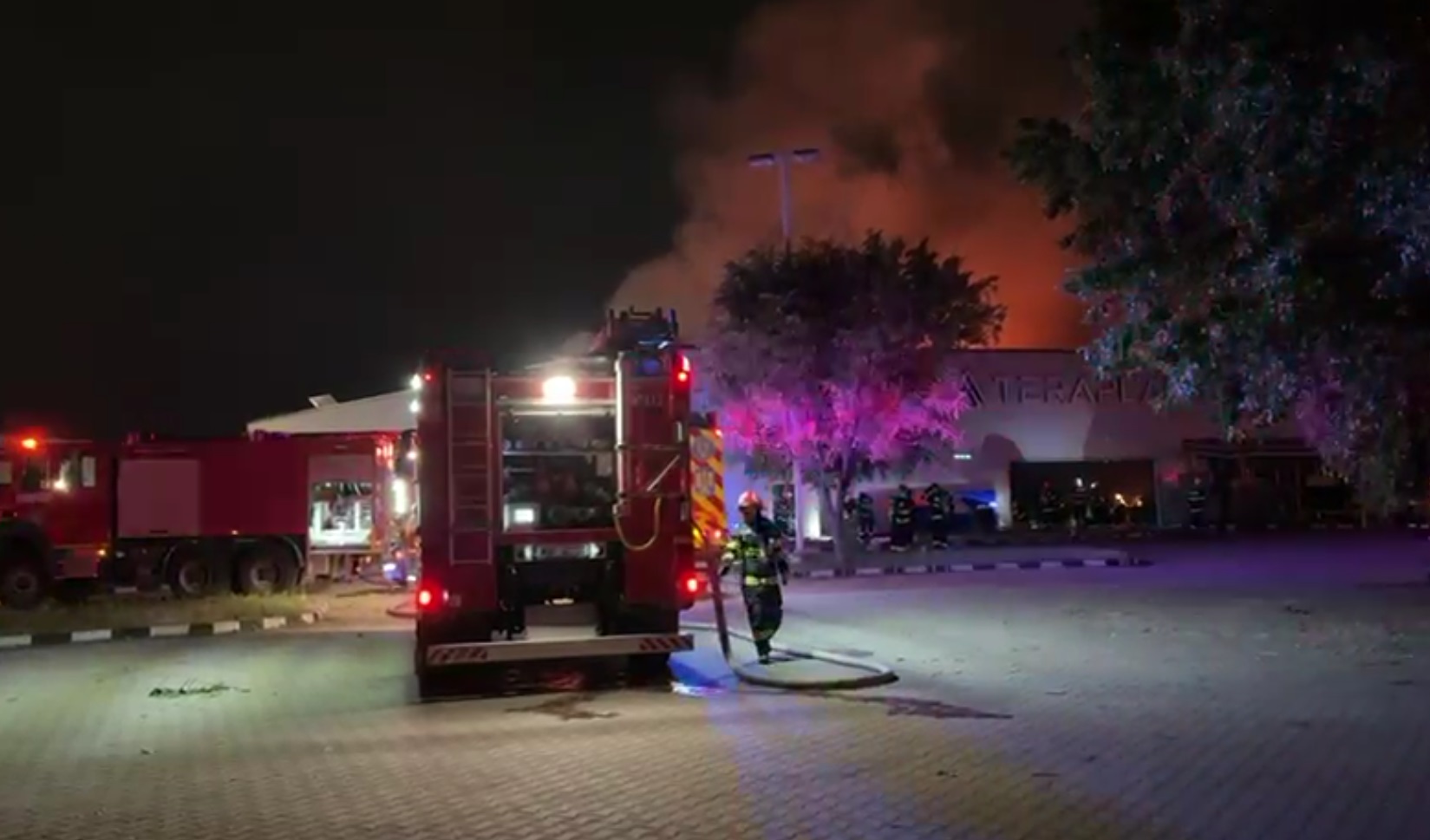Incendiu puternic la un depozit din Chiajna. Pompierii au intervenit cu 15 autospeciale