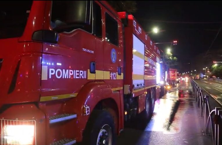 Incendiu violent la un restaurant de pe Șoseaua Colentina din București. Focul a cuprins și trei spații comerciale