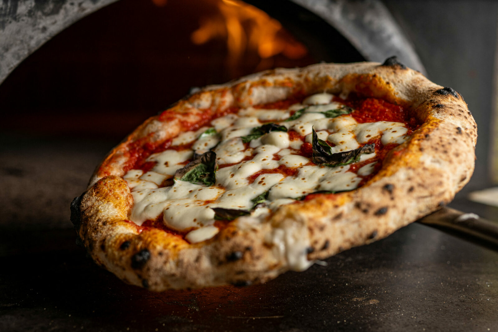 Inteligența artificială, acuzată că a produs o pagubă de 100 de milioane de dolari unei companii de pizza