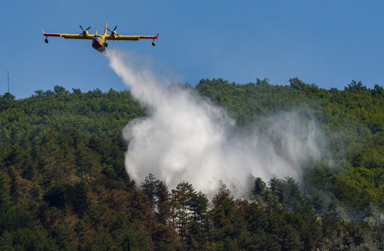 Italia: Peste trei mii de persoane au fost evacuate și armata a fost mobilizată pe fondul unui incendiu de vegetație