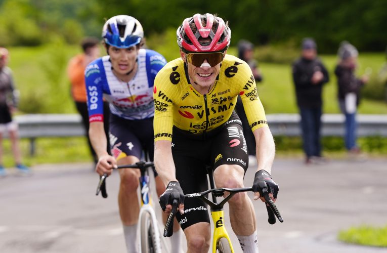 Jonas Vingegaard câștigă etapa a 14-a în solitar și preia tricoul roz în Giro