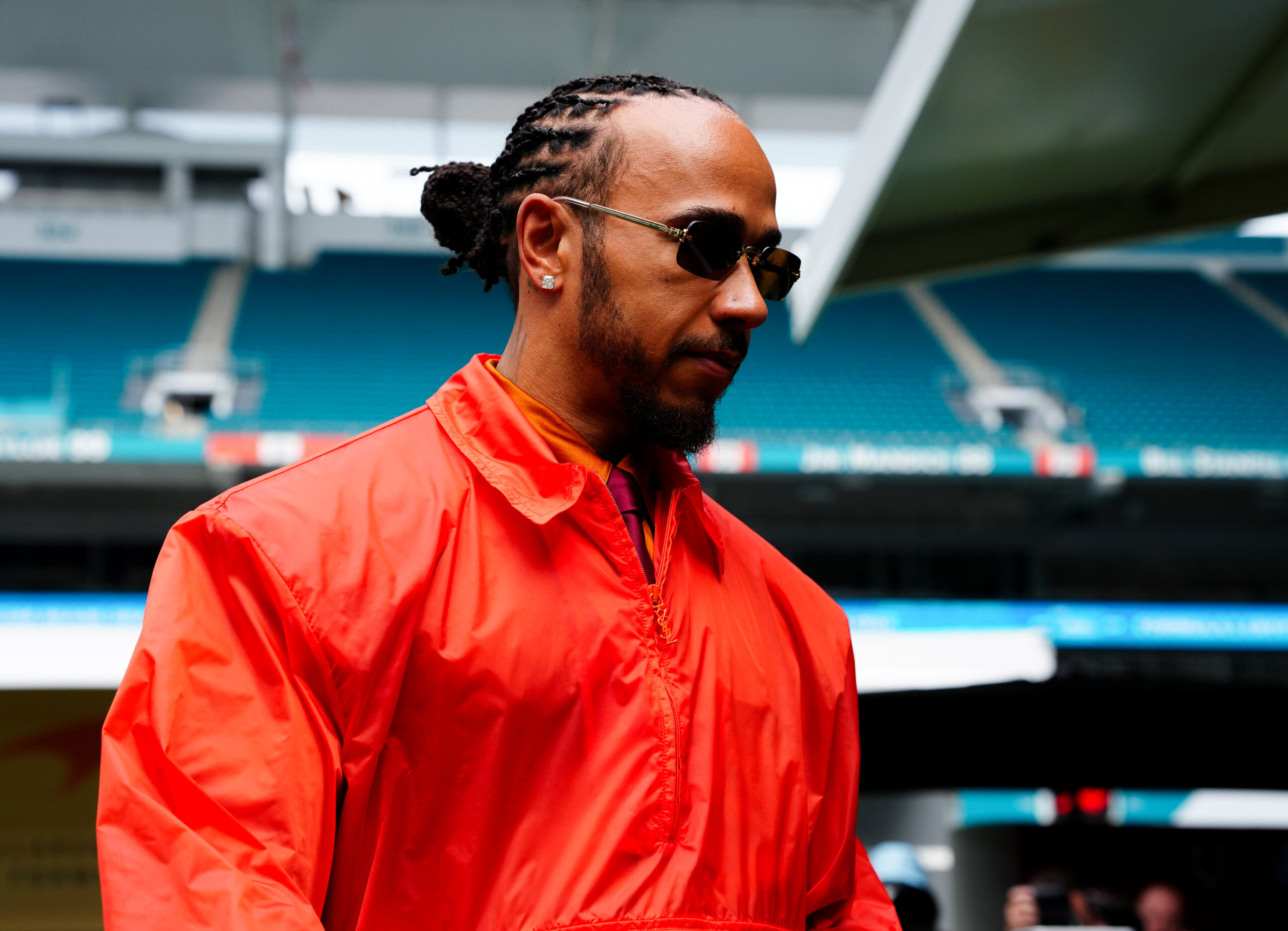 Lewis Hamilton respinge speculațiile privind retragerea din Formula 1: „Voi mai fi aici mult timp”