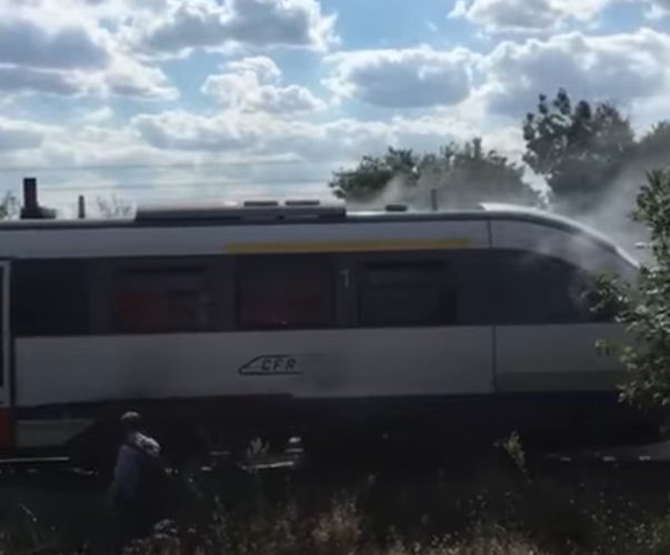 Locomotivă în flăcări pe Valea Oltului! Călătorii, evacuați