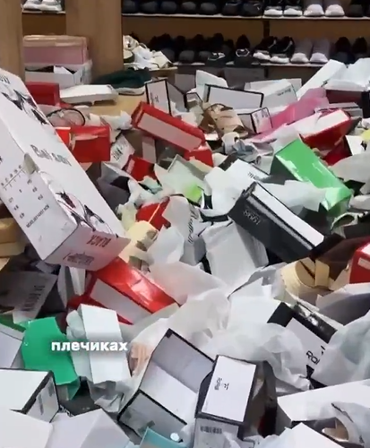 Magazin distrus la inaugurare de clienții care s-au bătut pe oferte. Numeroase produse au fost furate