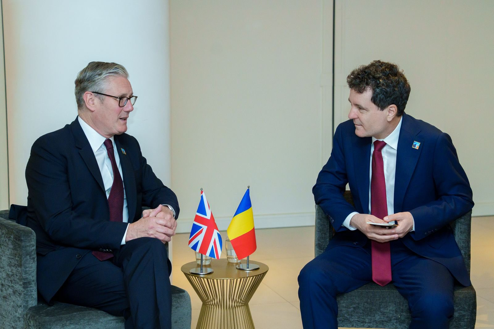 Marea Britanie pe urma României: dobânzile cresc și lira scade pe fondul crizei politice