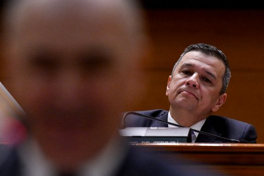Moțiunea de cenzură. Votul s-a încheiat. Urmează rezultatul. Bolojan către PSD: „Nu ați fost în Guvern? Moțiunea e mincinoasă, cinică și artificială”