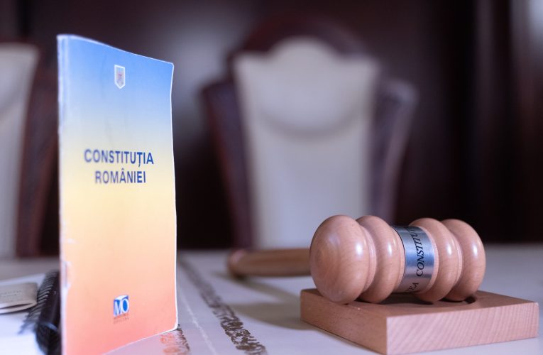 Nicușor Dan a sesizat CCR. Legea care obligă copiii la consiliere psihologică, contestată dur
